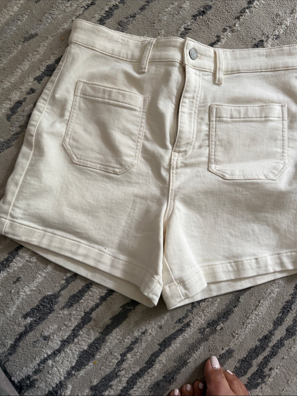 FAHERTY stretch terry patch pocket shorts in egret 28 - Picture 4 of 6